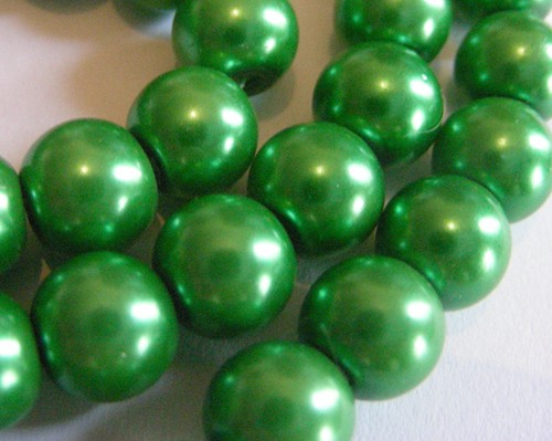 8mm Emerald Green Glass Pearls (+/- 104 pieces)