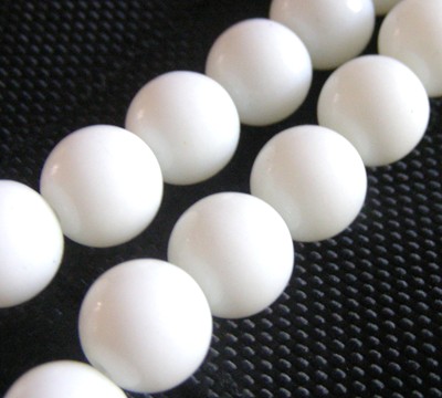 8mm Opaque Glass Beads - Snow White (+/- 50 pieces)