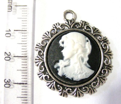 30mm Cameo Pendant with Filligree (each)