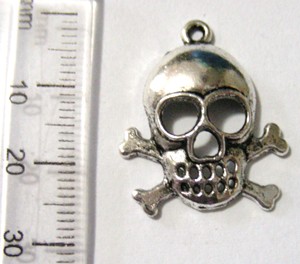 25mm Nickel Charm - Skull (each)
