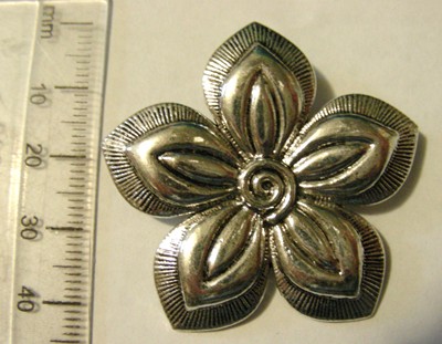 40mm Nickel Flower Pendant (each)